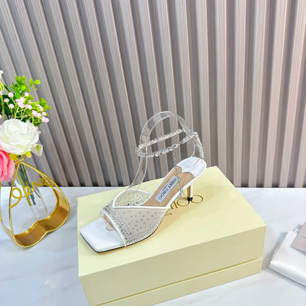 👟👟Ex-factory price 660👟👟 JIMMY CHOO (Jimmy CHOO) 💝💝💝 is a very comprehensive noble fashion lifestyle brand, with a series of women's high-heeled, medium-heeled, flat-heeled sandals with the same strap from major fashion bloggers and celebrities in Hong Kong and the United States.  The Australian pointed toe, round toe and square toe series are simply beautiful. Fall in love with elegance and playful sense of the future. Just by looking at them, you want to own them immediately, but you can really think about a pair of exquisite high heels~~~~~~~~~~~~~~~~~ 💝This series is specially designed for extraordinary and indifferent ladies, thus creating a unique overall effect, Jimmy Choo Design products that inspire women to move forward and show their charm💝💝💝 1⃣️Material: Imported genuine mesh hot diamond 2⃣️Inner: Imported Italian lambskin, super soft and delicate 3⃣️Outsole: Imported Italian original original color genuine leather outsole Heel height 6.5cm (10.0/8.5cm can be made) 4⃣️Code number: 35-39 (34.40.41.42 customized)